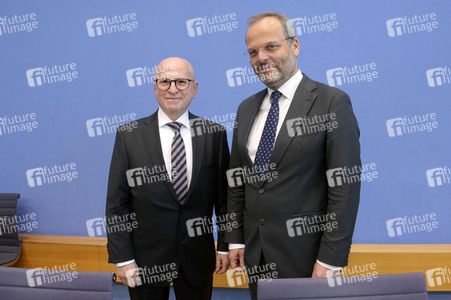 Bundespressekonferenz Antisemitismus stoppen in Berlin