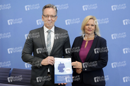 Bundespressekonferenz Sicherheit und Kriminalität in Deutschland in Berlin