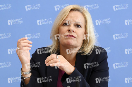 Bundespressekonferenz Sicherheit und Kriminalität in Deutschland in Berlin