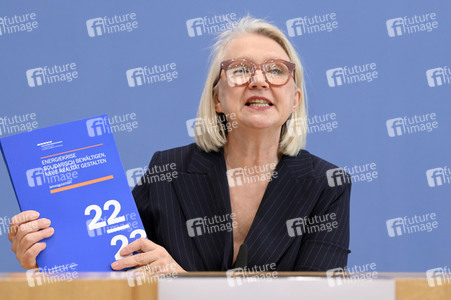 Bundespressekonferenz Vorstellung des Jahresgutachtens 2022/23 in Berlin