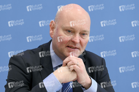 Bundespressekonferenz Vorstellung des Jahresgutachtens 2022/23 in Berlin