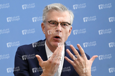 Bundespressekonferenz Vorstellung des Jahresgutachtens 2022/23 in Berlin