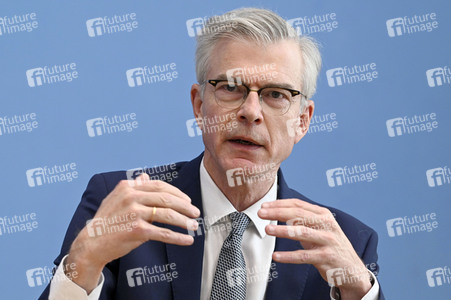 Bundespressekonferenz Vorstellung des Jahresgutachtens 2022/23 in Berlin