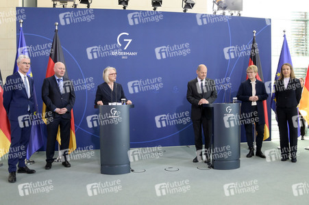 Übergabe des Jahresgutachtens 2022/2023 des Sachverständigenrates zur Begutachtung der gesamtwirtschaftlichen Entwicklung in Berlin