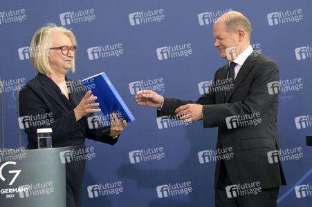 Übergabe des Jahresgutachtens 2022/2023 des Sachverständigenrates zur Begutachtung der gesamtwirtschaftlichen Entwicklung in Berlin