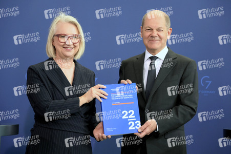 Übergabe des Jahresgutachtens 2022/2023 des Sachverständigenrates zur Begutachtung der gesamtwirtschaftlichen Entwicklung in Berlin