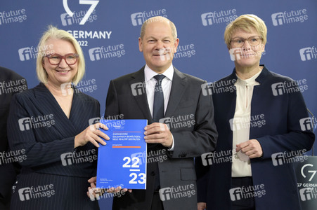 Übergabe des Jahresgutachtens 2022/2023 des Sachverständigenrates zur Begutachtung der gesamtwirtschaftlichen Entwicklung in Berlin