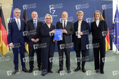 Übergabe des Jahresgutachtens 2022/2023 des Sachverständigenrates zur Begutachtung der gesamtwirtschaftlichen Entwicklung in Berlin