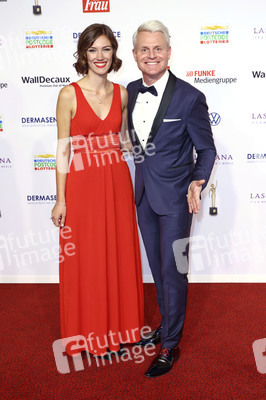 Goldene Bild der Frau 2022 in Hamburg