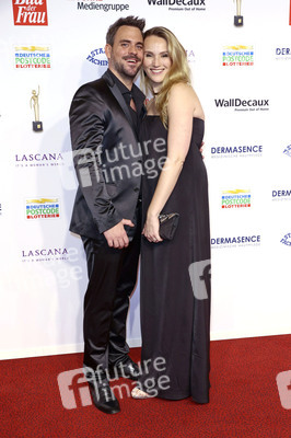 Goldene Bild der Frau 2022 in Hamburg