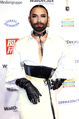 Goldene Bild der Frau 2022 in Hamburg