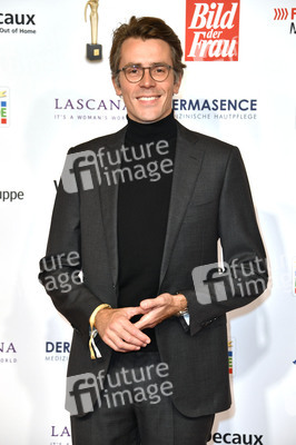 Goldene Bild der Frau 2022 in Hamburg