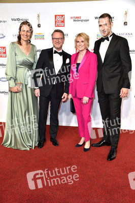 Goldene Bild der Frau 2022 in Hamburg