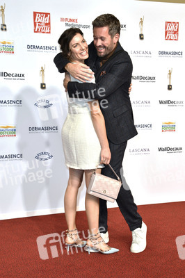 Goldene Bild der Frau 2022 in Hamburg