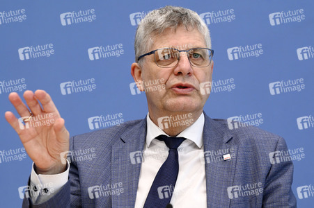 Bundespressekonferenz Bereinigungssitzung des Haushaltsausschusses in Berlin