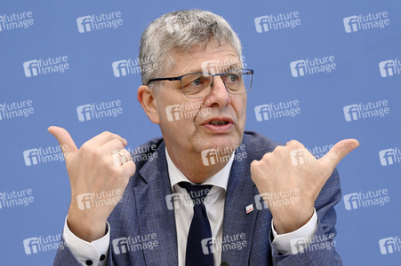 Bundespressekonferenz Bereinigungssitzung des Haushaltsausschusses in Berlin