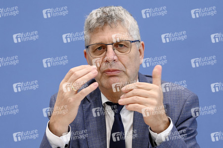 Bundespressekonferenz Bereinigungssitzung des Haushaltsausschusses in Berlin