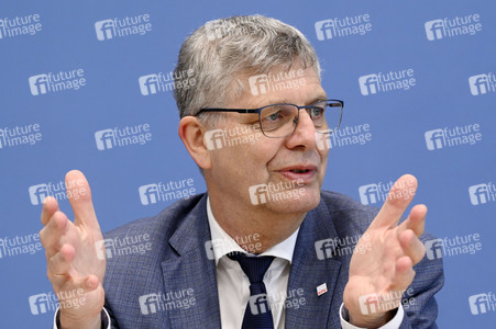 Bundespressekonferenz Bereinigungssitzung des Haushaltsausschusses in Berlin