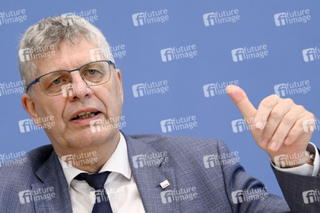 Bundespressekonferenz Bereinigungssitzung des Haushaltsausschusses in Berlin
