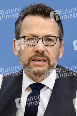 Bundespressekonferenz Bereinigungssitzung des Haushaltsausschusses in Berlin