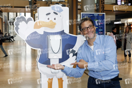 Fototermin mit Patrick Bach und Service-Roboter 'Fiete' in Hamburg