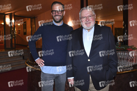 Theaterpremiere 'Alle unter eine Tanne' in München
