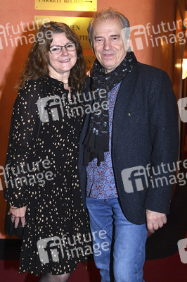 Theaterpremiere 'Alle unter eine Tanne' in München