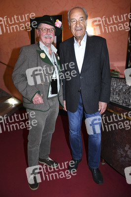 Theaterpremiere 'Alle unter eine Tanne' in München