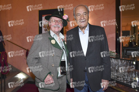 Theaterpremiere 'Alle unter eine Tanne' in München