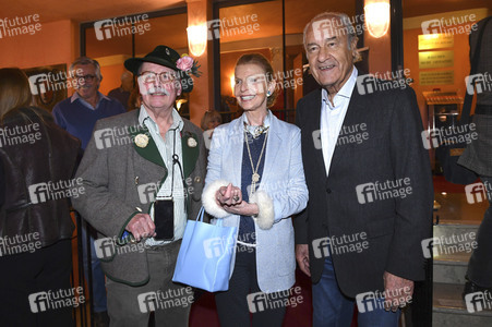 Theaterpremiere 'Alle unter eine Tanne' in München