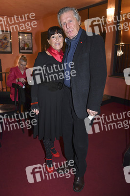 Theaterpremiere 'Alle unter eine Tanne' in München