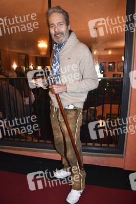 Theaterpremiere 'Alle unter eine Tanne' in München