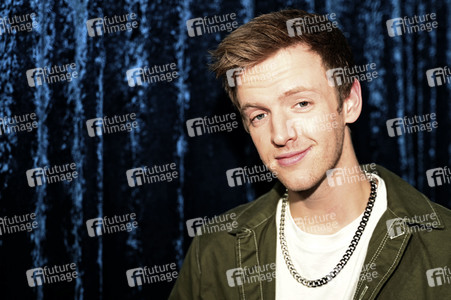 Serienpremiere 'Friedliche Weihnachten' in München