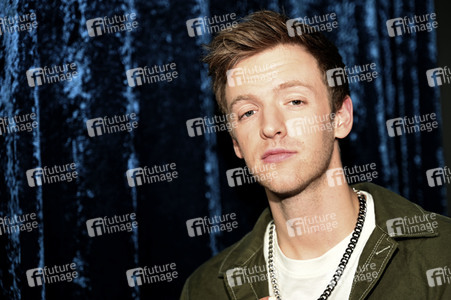 Serienpremiere 'Friedliche Weihnachten' in München