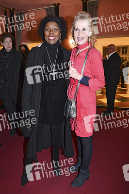 Theaterpremiere 'Alle unter eine Tanne' in München