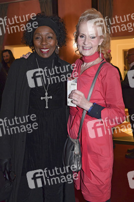 Theaterpremiere 'Alle unter eine Tanne' in München