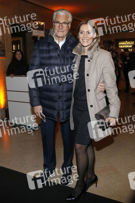 Revuepremiere 'Berlin Berlin - Die große Show der Goldenen 20er Jahre' in Berlin