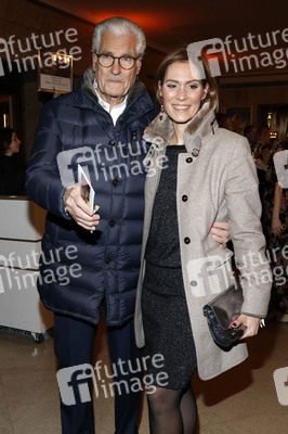 Revuepremiere 'Berlin Berlin - Die große Show der Goldenen 20er Jahre' in Berlin