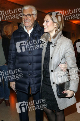 Revuepremiere 'Berlin Berlin - Die große Show der Goldenen 20er Jahre' in Berlin