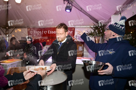 Michael Kretschmer auf dem Christkindelmarkt in Görlitz