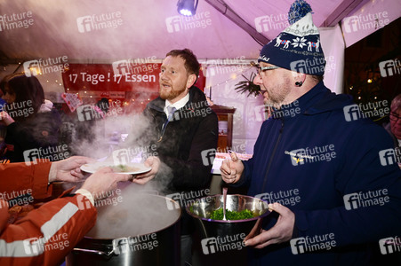 Michael Kretschmer auf dem Christkindelmarkt in Görlitz