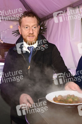 Michael Kretschmer auf dem Christkindelmarkt in Görlitz