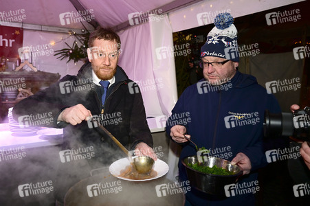 Michael Kretschmer auf dem Christkindelmarkt in Görlitz