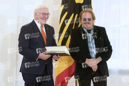 Verleihung des Verdienstordens der Bundesrepublik Deutschland an Frank Zander in Berlin