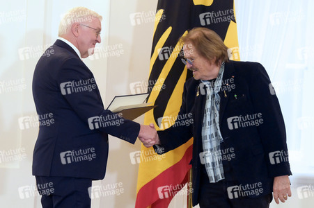 Verleihung des Verdienstordens der Bundesrepublik Deutschland an Frank Zander in Berlin