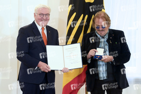 Verleihung des Verdienstordens der Bundesrepublik Deutschland an Frank Zander in Berlin