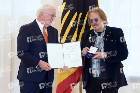 Verleihung des Verdienstordens der Bundesrepublik Deutschland an Frank Zander in Berlin