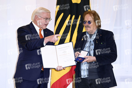 Verleihung des Verdienstordens der Bundesrepublik Deutschland an Frank Zander in Berlin