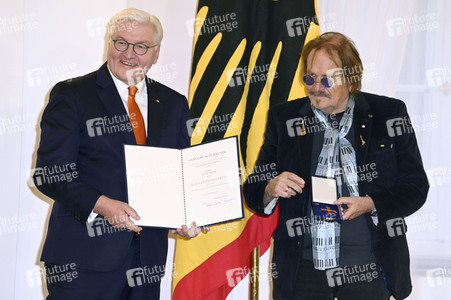 Verleihung des Verdienstordens der Bundesrepublik Deutschland an Frank Zander in Berlin