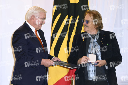 Verleihung des Verdienstordens der Bundesrepublik Deutschland an Frank Zander in Berlin